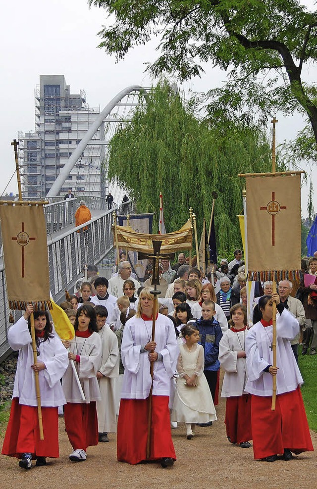 Vom Rheinpark zur Kirche Guter Hirte zieht die Prozession.   | Foto: SEDLAK