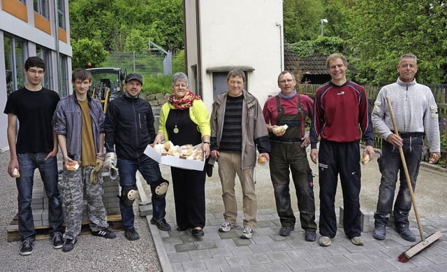 Wer schafft, muss essen. Brgermeister...en Helfer bei Krften geblieben sind.   | Foto: klaus schade