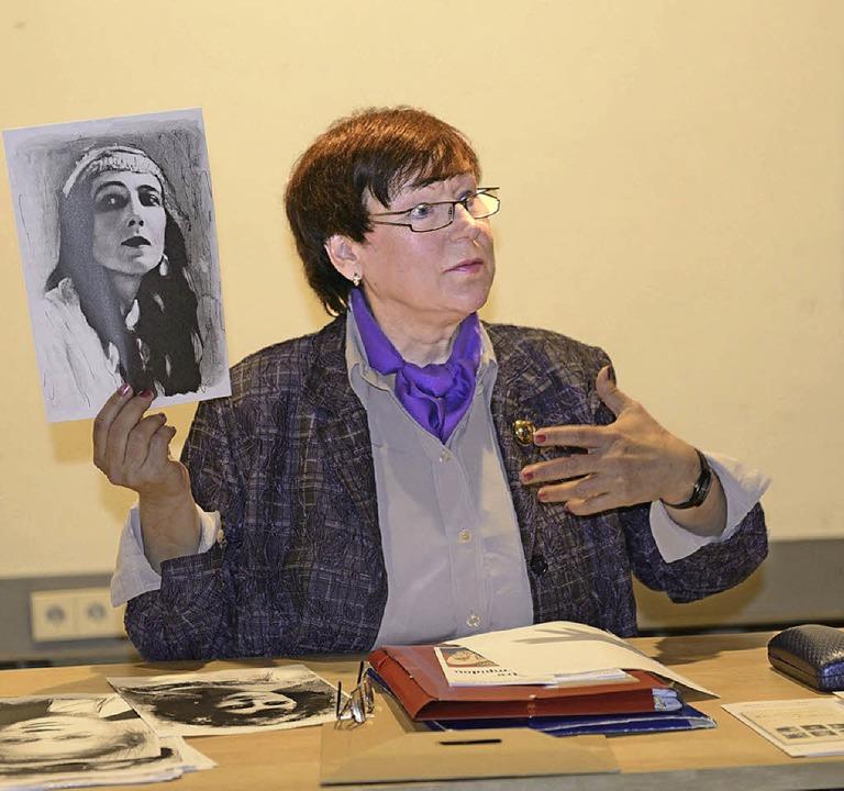 Tatjana Kutschweskaja bei der Lesung in der Stadtbibliothek   | Foto: zvg