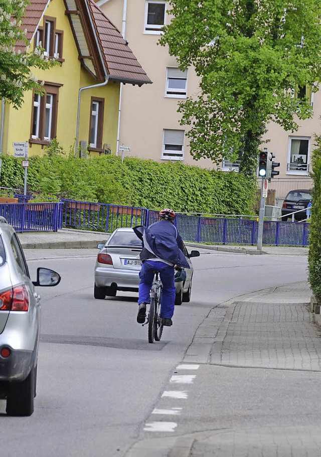 Eng wird es in Au, wenn Autofahrer ber... fahrende Radfahrer berholen mssen.   | Foto: Gallien