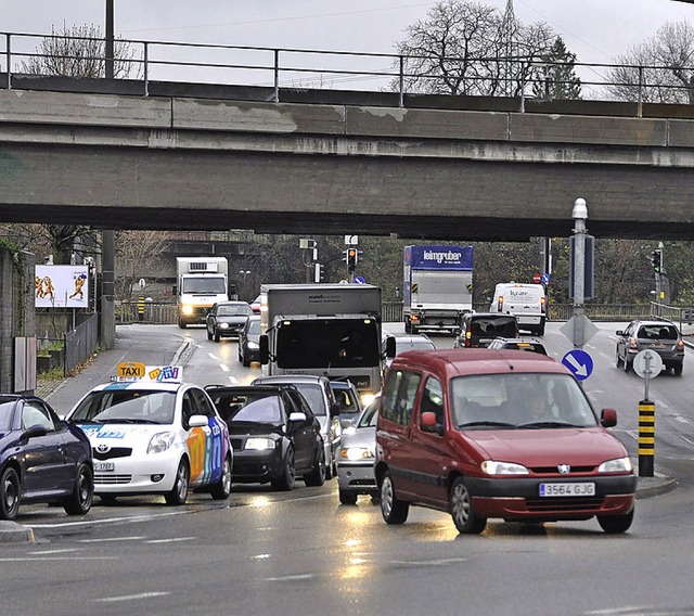 Das Verkehrsaufkommen auf den Basler S... ist von 2010 bis 2012 kaum gesunken.   | Foto: gra