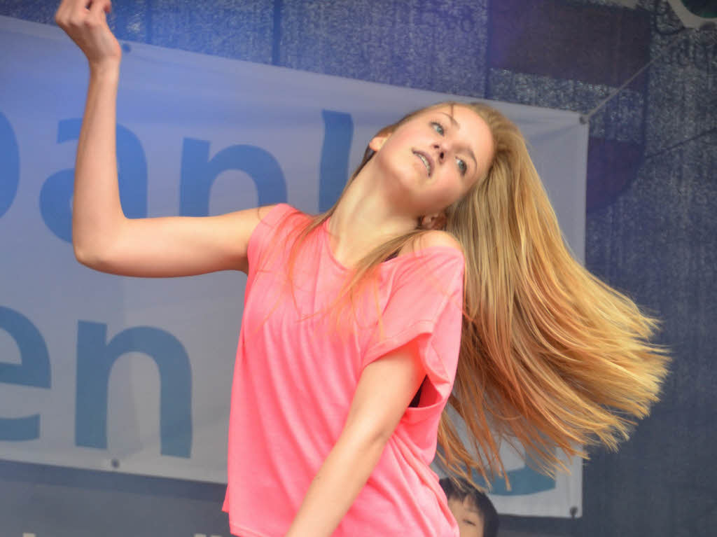 Acht Gruppen, eine Solistin und drei Show-Acts sorgten beim Streetdance-Wettbewerb auf der Marktplatzbhne in Staufen fr begeisterten Jubel