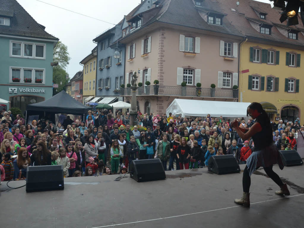 Acht Gruppen, eine Solistin und drei Show-Acts sorgten beim Streetdance-Wettbewerb auf der Marktplatzbhne in Staufen fr begeisterten Jubel