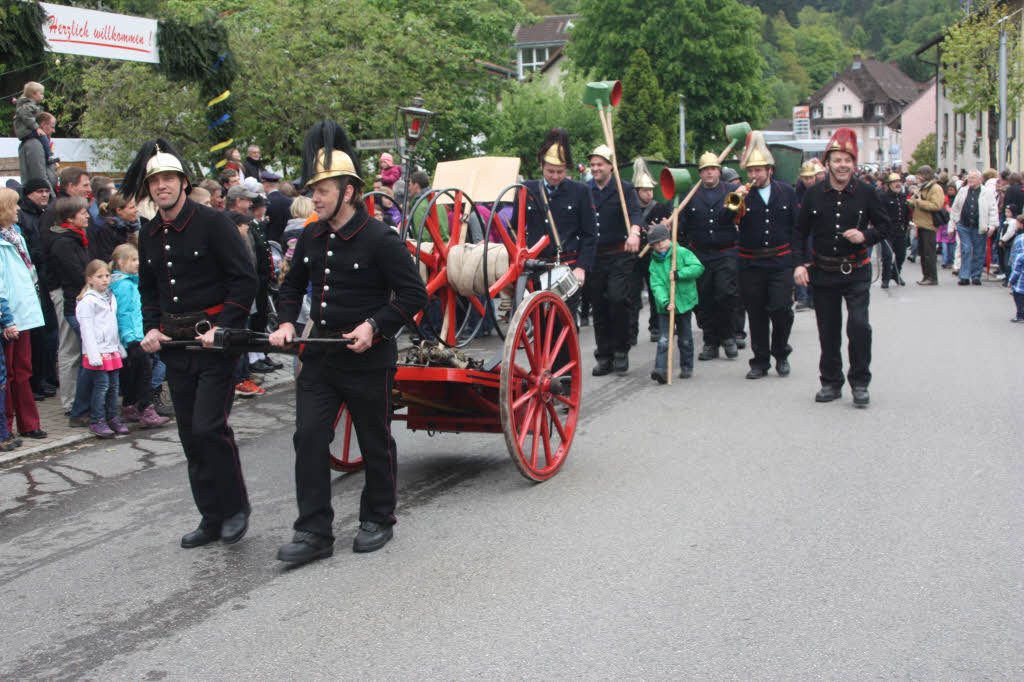 Mehr als 20 Blasmusikkapellen, Feuerwehrabteilungen und Trachtengruppen zogen beim Festumzug mit. Mehr als 20 Blasmusikkapellen, Feuerwehrabteilungen und Trachtengruppen zogen beim Festumzug mit.