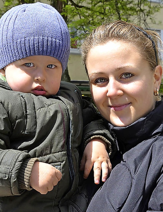 Olga Fischer (21) mit Sohn  | Foto: Martina Proprenter