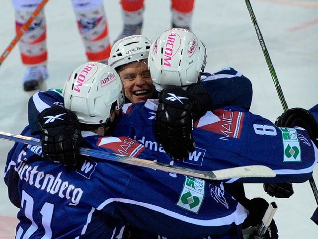 Die Wild Wings sind wieder erstklassig...itligaspiel gegen die Wlfe Freiburg).  | Foto: Seeger Patrick