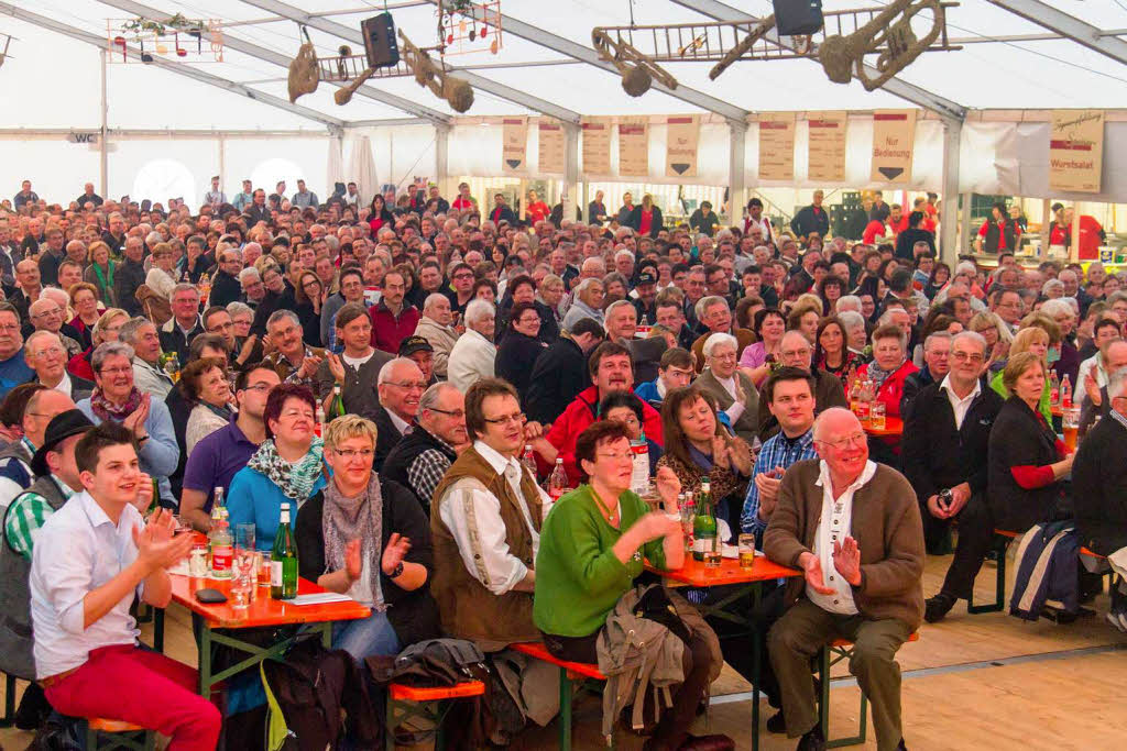 Rund 1200 Konzertbesucher im Festzelt waren von Ernst Hutter und den Egerlndern begeistert