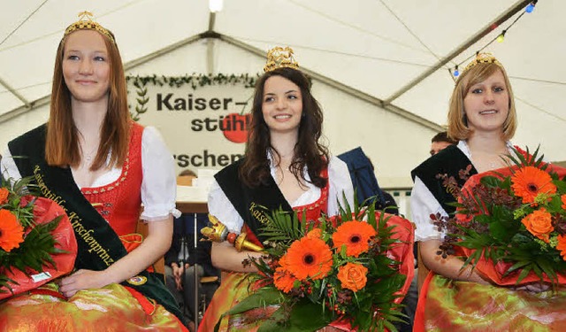 Die  neugewhlten Kirschenhoheiten: In...fert, rechts Prinzessin  Monja Mamier.  | Foto: Roland Vitt