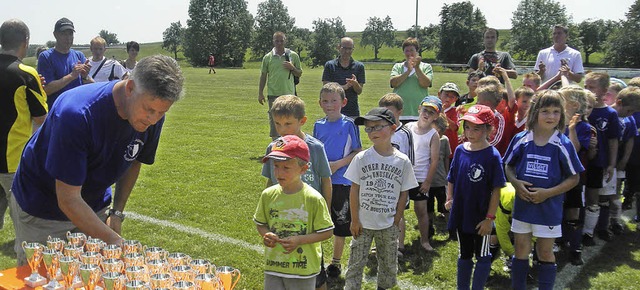 Bei Jugendleiter Bernhard Kienzle lauf...en auf mehr Schultern verteilt werden.  | Foto: SV Ewattingen