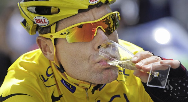 Ein Glas Sekt ist  Radfahrern erlaubt....hnlicher Radfahrer schnell strafbar.   | Foto: AFP