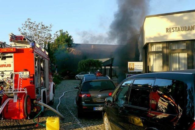 Hotel am Mnster: Zwei Leichtverletzte bei Brand – Motorrder zerstrt