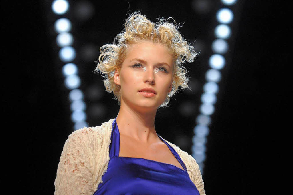 2006: Lena Gercke ist das erste deutsche „Topmodel“. Nachdem sie die sterreichische Variante der Model-Show moderiert hat, darf sie inzwischen fr ProSieben das Promi-Magazin „Red“ moderieren...