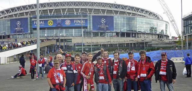 Willkommen, Wembley, die Roten aus dem...vor dem Stadion und vor dem Endspiel.   | Foto: Privat