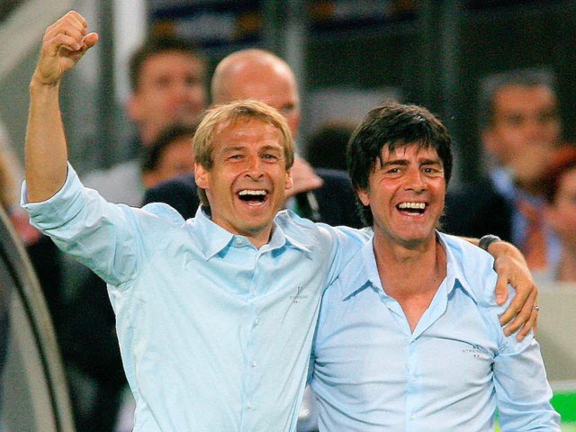 Arm in Arm: Klinsmann und Lw, 2006.  | Foto: dpa