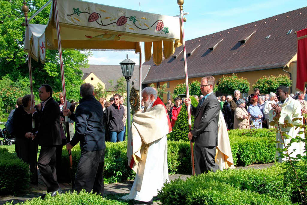 Der Himmel hielt dicht, so dass die Fronleichnamsprozess in Heitersheim, wo sie immer sehr prchtig ausfllt, unbeeintrchtigt war.