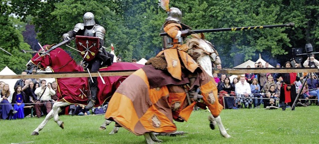 Auch Ritterspiele gehren zum Mttelalterspektakel.  | Foto: Privat