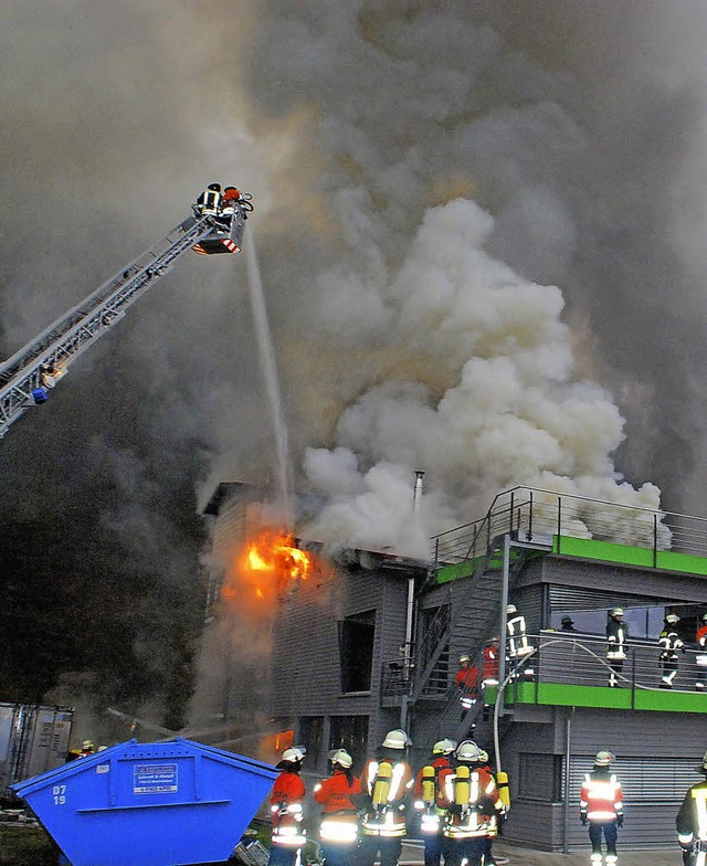 Wie wichtig eine schlagkrftige Feuerw...uar wieder beim Brand einer Zimmerei.   | Foto: A. Schmidt