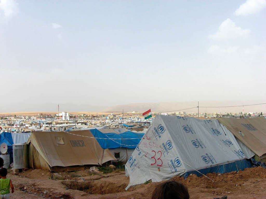 Das Lager ist berfllt, wegen der staubigen Luft leiden viele Syrier an Atemwegserkrankungen.
