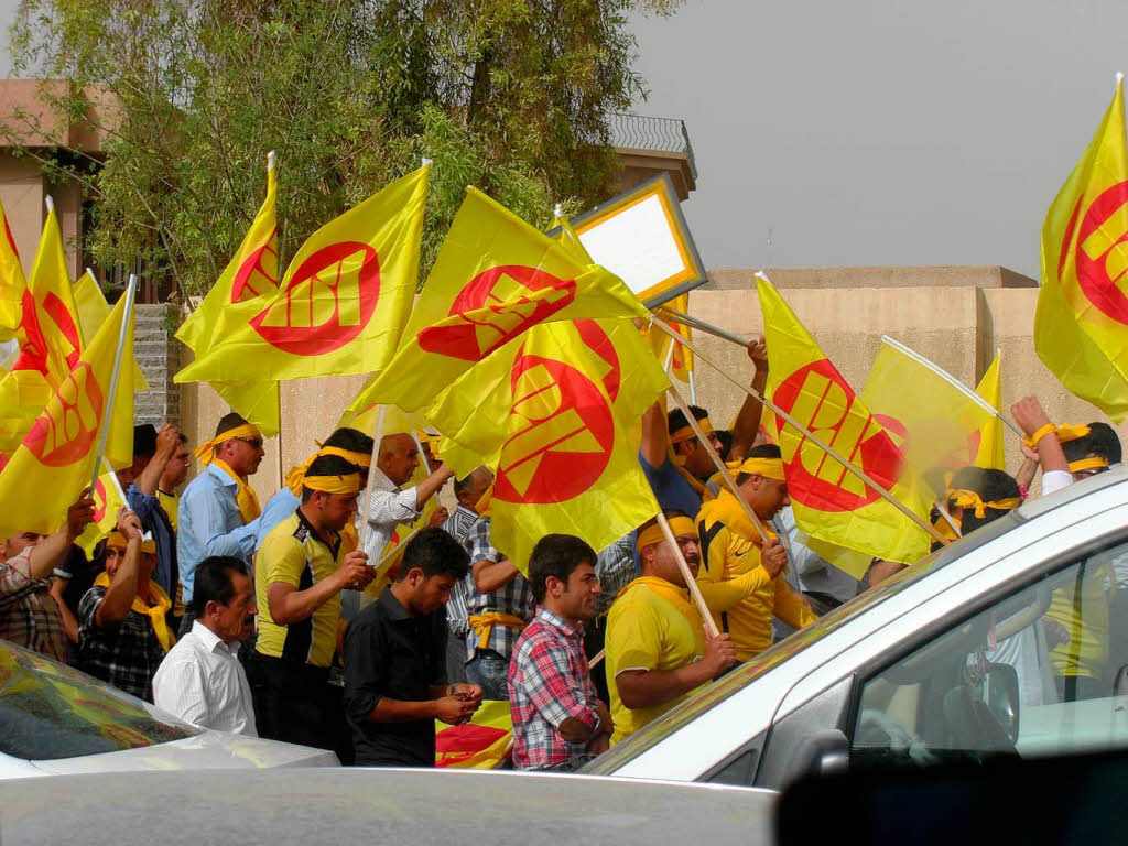 Tausende Kurden feiern in der Hauptstadt der Region den Jahrestag ihrer Revolution.