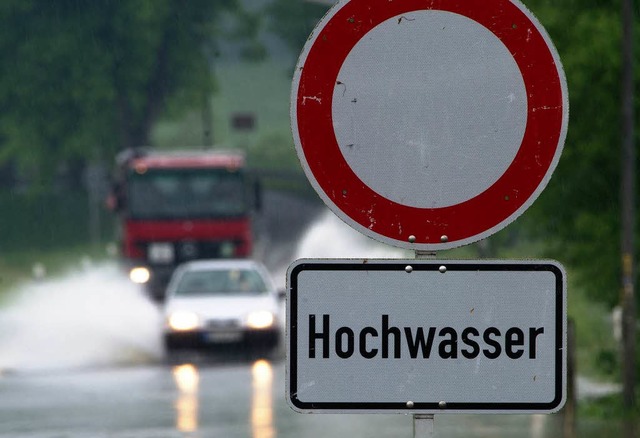 Vorsicht, Hochwasser! Dem Sden stehen nasse Tage bevor.   | Foto: dpa