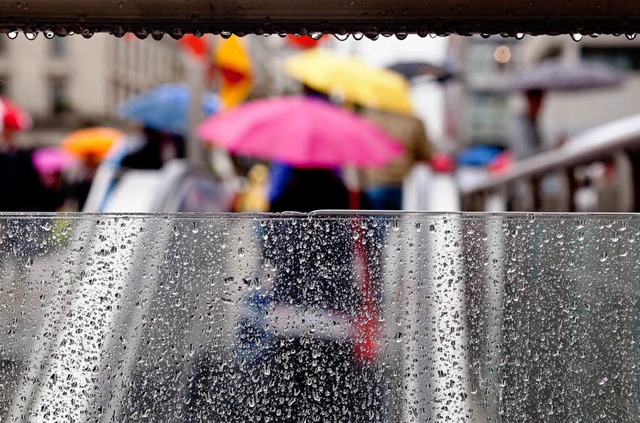 Regen, regen, regen. Fllt der Sommer nun ins Wasser?   | Foto: dpa