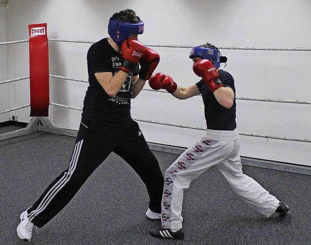 Ohne Kopfschutz geht beim Sparring gar nichts. | Foto: Kristina Wollseifen Ohne Kopfschutz geht beim Sparring gar nichts. | Foto: Kristina Wollseifen