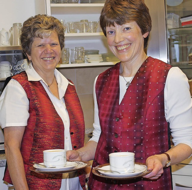 Christine Mausser (links) und Adelheid...; auch mit einem freundlichen Lcheln.  | Foto: Eva-Maria Klassen