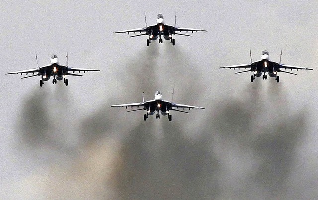 Russische MIG-Kampfjets im Anflug  | Foto: DPA