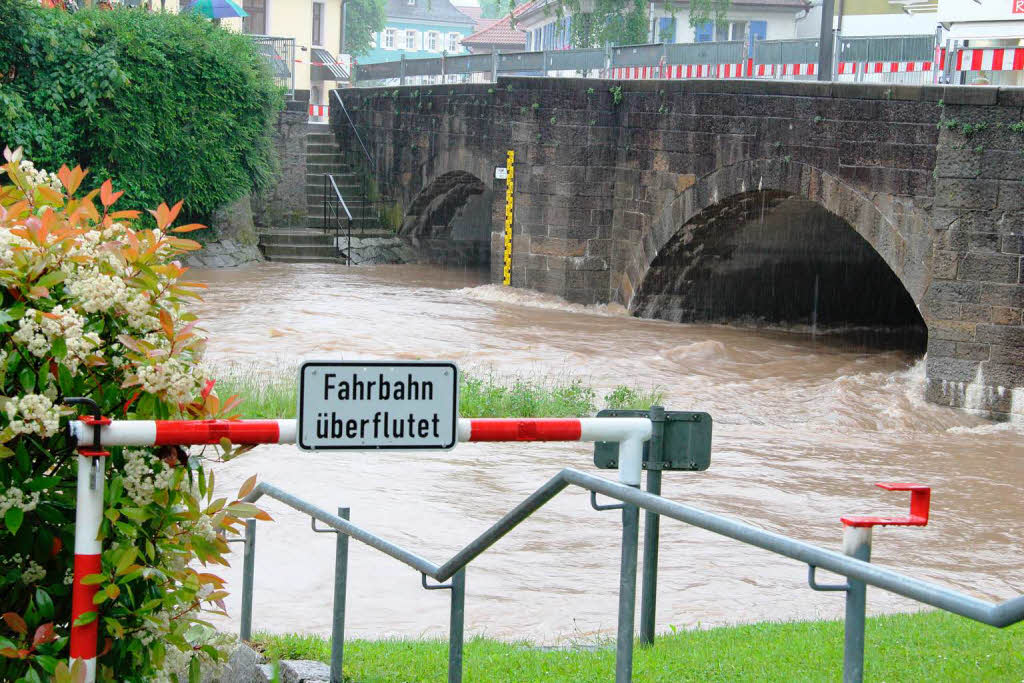 Hochwasser an der Bad Krozinger Nepomuk-Brcke