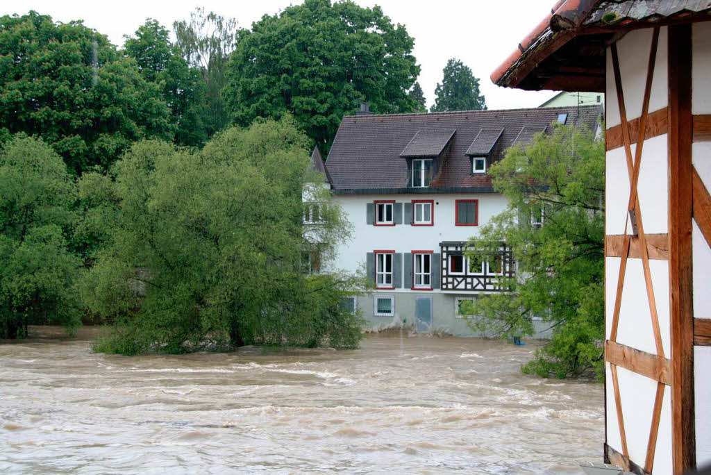 Spektakulre Blicke auf das Rhein-Hochwasser bei Bad Sckingen