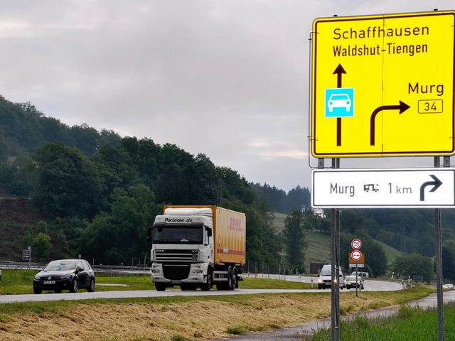 Und wo bitte geht&#8217;s nach Laufenb... A98 eine hinreichende  Beschilderung.  | Foto: Elisabeth Willers