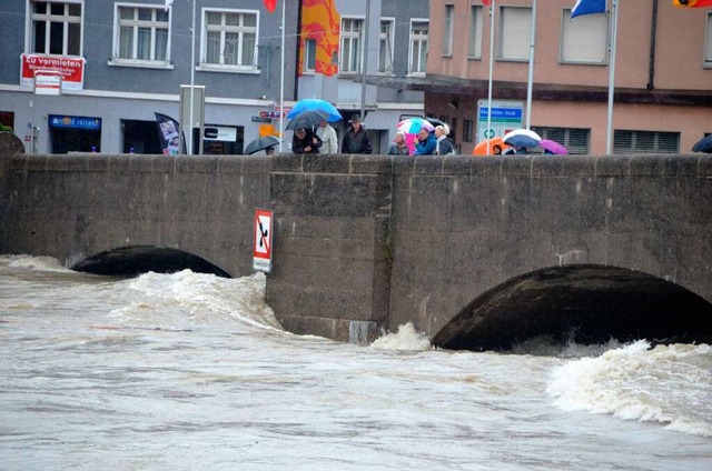 Die Wassermassen des Rhein haben die B...nfelden am Samstag beinahe ausgefllt.  | Foto: Ingrid Bhm-Jacob