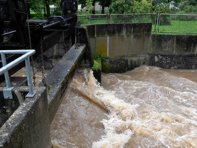 An der Gabelung von Klemmbach und Hge...teilte sich die riesigen Wassermassen.  | Foto: Volker Mnch