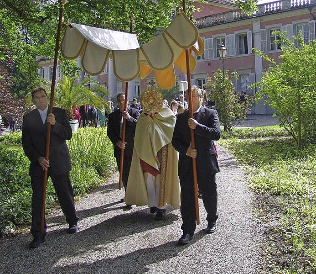 Prozession im Umkircher Schlosspark.   | Foto: kati Wortelkamp