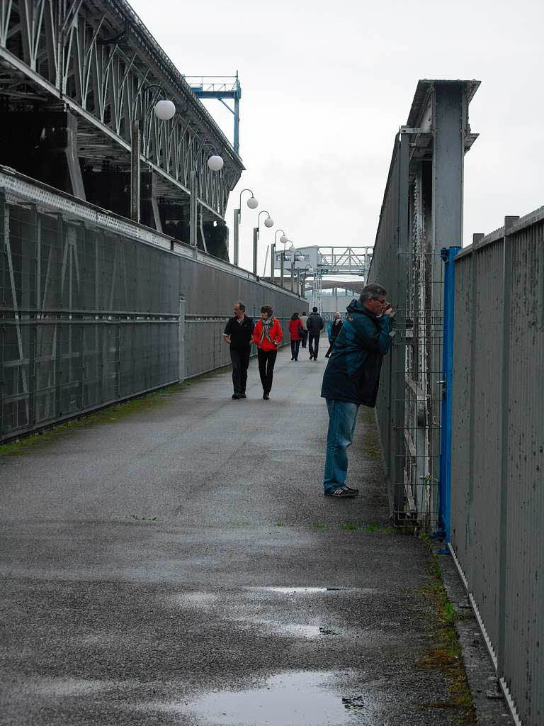 Faszinierende Ausblicke bot auch der Steg bers Stauwehr hinweg.