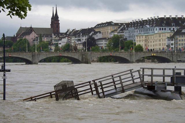 Rhein für Schifffahrt gesperrt