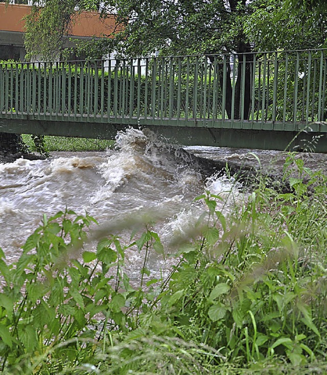 Viel Platz ist nicht mehr unter dieser Brcke in Staufen  | Foto: Rainer Ruther