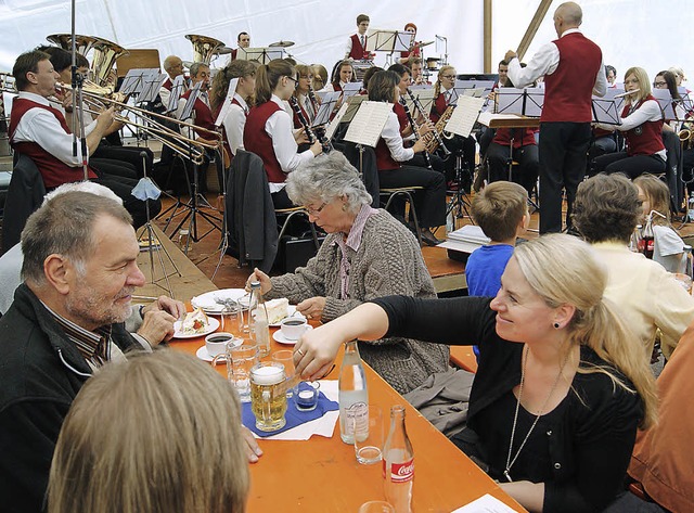 Der Musikverein Tannenkirch (unser Bil...ch erst nach einer Zugabe entlassen.    | Foto: Schopferer