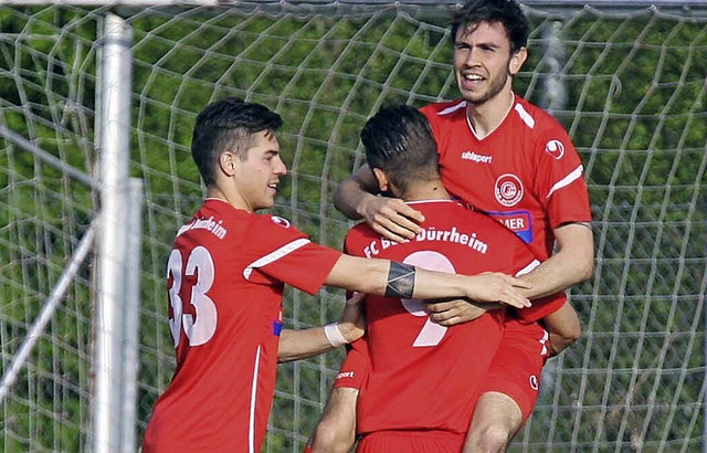 Bad Drrheimer Jubel: Die Mannschaft  ...n um den Aufstieg in die Verbandsliga.  | Foto: Dieter Reinhardt