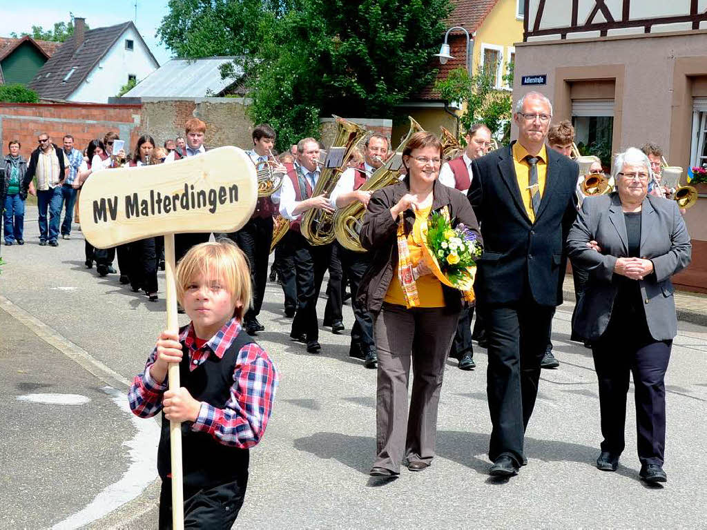 Unterwegs mit Tfelebuben, Festfhrer und  Festdame.