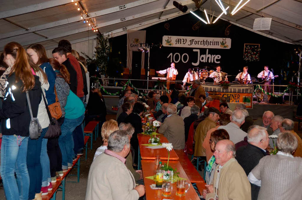 Tolle Stimmung herrschte im Festzelt beim Gastspiel der „Lechner Buam“.