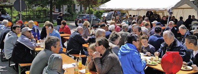 Zur Mittagszeit zeigte sich am Donners...nnenfest  als echter Besuchermagnet.    | Foto: Schopferer