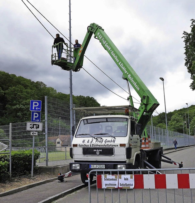 Die Freileitung ist wieder repariert, ...g gegenber muss noch geprft werden.   | Foto: Dorothee Philipp