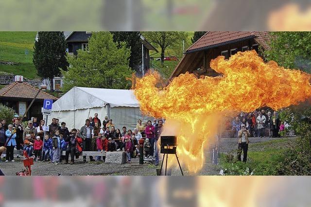 Feier mit Stichflamme