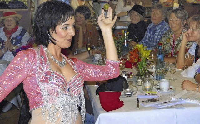 Nina Huppenbauer aus Hfingen (hier be...Frank) liebt den orientalischen Tanz.   | Foto: Lendle