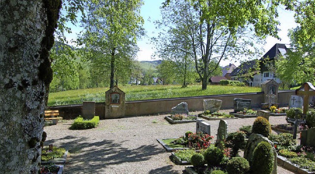 Der Friedhof der Gemeinde St. Peter wi...ne Wiese ist, geht es knftig weiter.   | Foto: Christian Ringwald