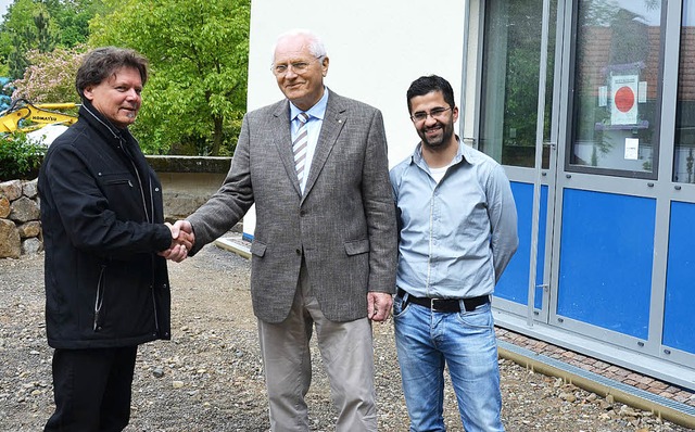 1500 Euro des Rotary-Club  fr den Sch...) und  Richard Cicciarella (rechts).    | Foto: Umiger