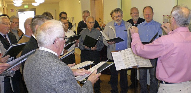 Mit einem bunten Medley alter Volkslie...m unter Leitung von Hans Peter Weber.   | Foto: Privat