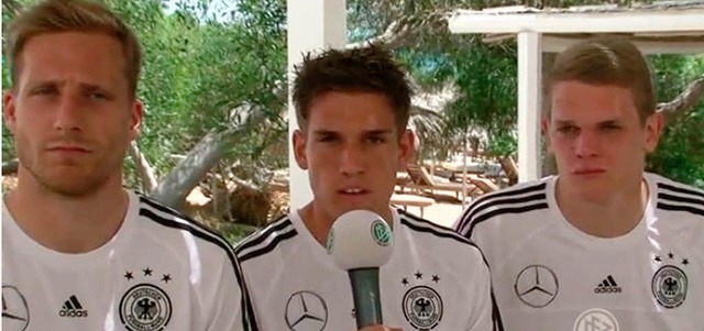 Drei Freiburger auf Zypern: Oliver Bau...(von links) beim Interview mit DFB-TV.  | Foto: Screenshot DFB.TV