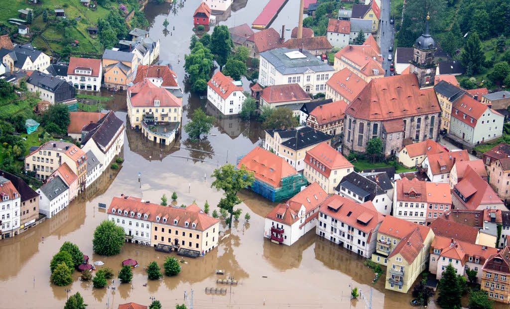 Knigstein in Sachsen steht  teilweise unter Wasser.